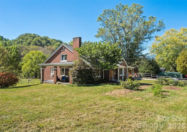 Photo 3 of Single family home for sale at 654 Ratcliff Cvs Rd, Waynesville, NC 28786 | MLS# 4430144 | Listing updated on 2026-10-01