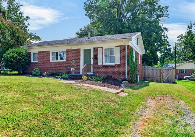 Photo 3 of Single family home for sale at 3857 Whitehall Dr, Charlotte, NC 28208 | MLS# 4430145 | Listing updated on 2026-10-01