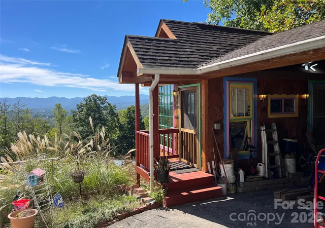 Photo 3 of Single family home for sale at 121 Hidden Meadow Dr, Candler, NC 28715 | MLS# 4430156 | Listing updated on 2026-10-02