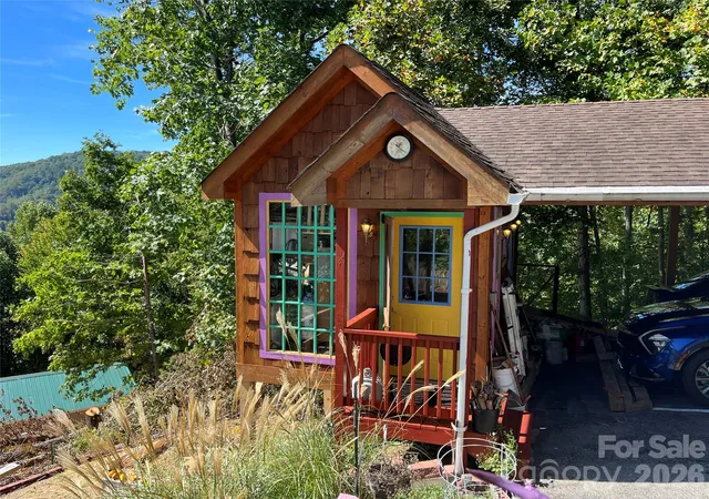 Photo 4 of Single family home for sale at 121 Hidden Meadow Dr, Candler, NC 28715 | MLS# 4430156 | Listing updated on 2026-10-02
