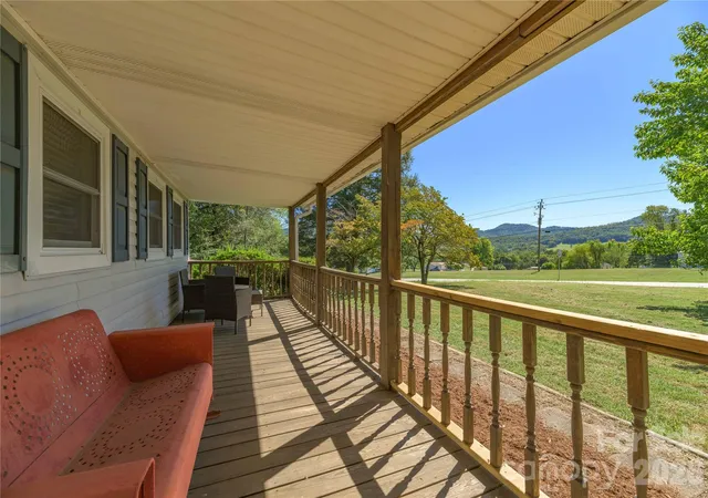 Photo 3 of Single family home for sale at 550 Enka Lake Rd, Candler, NC 28715 | MLS# 4430159 | Listing updated on 2026-10-04