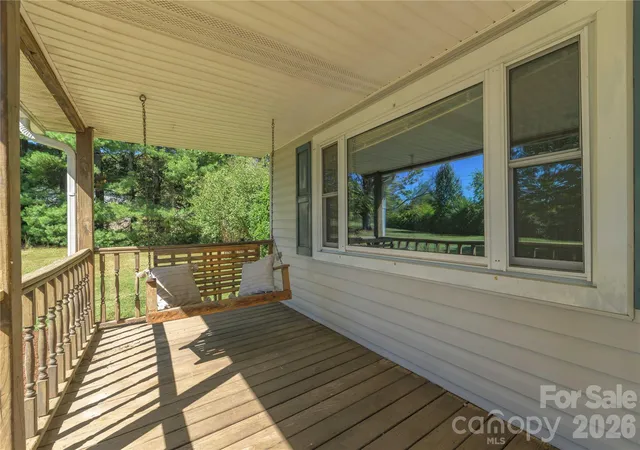 Photo 4 of Single family home for sale at 550 Enka Lake Rd, Candler, NC 28715 | MLS# 4430159 | Listing updated on 2026-10-04