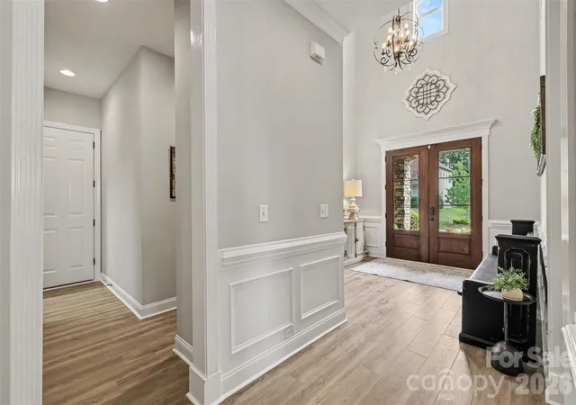 Photo 3 of Single family home for sale at 726 Kathy Dianne Dr, Fort Mill, SC 29707 | MLS# 4430162 | Listing updated on 2026-10-20