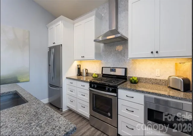 Photo 3 of Single family home for sale at 33 Westside Village Rd, Fairview, NC 28730 | MLS# 4430163 | Listing updated on 2026-10-06
