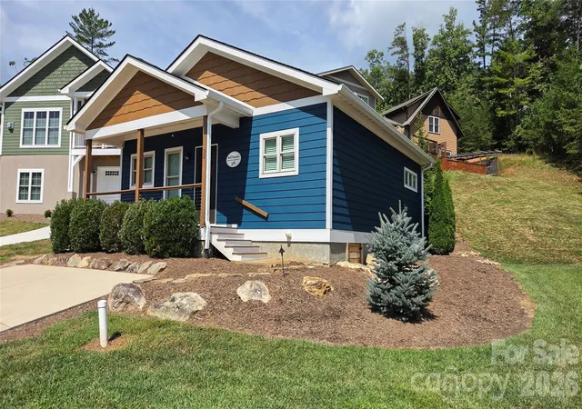 Photo 4 of Single family home for sale at 33 Westside Village Rd, Fairview, NC 28730 | MLS# 4430163 | Listing updated on 2026-10-08