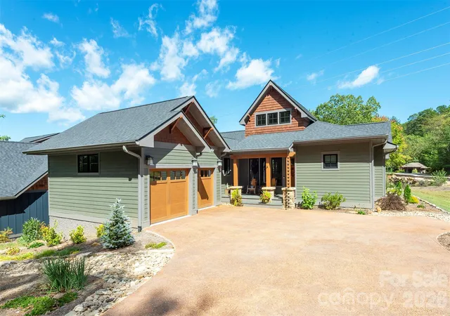Photo 2 of Single family home for sale at 18 Old Lafayette Ln, Black Mountain, NC 28711 | MLS# 4430167 | Listing updated on 2026-10-03