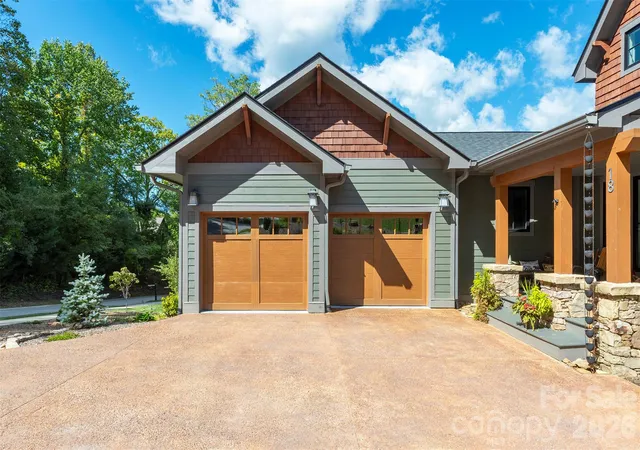 Photo 3 of Single family home for sale at 18 Old Lafayette Ln, Black Mountain, NC 28711 | MLS# 4430167 | Listing updated on 2026-10-03