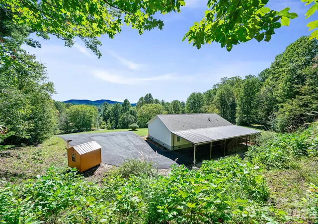 Photo 2 of Single family home for sale at 456 Tempie Mountain Rd, Spruce Pine, NC 28777 | MLS# 4430171 | Listing updated on 2026-10-01