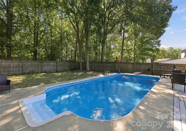 Photo 3 of Single family home for sale at 603 Winter Wood Dr, Matthews, NC 28105 | MLS# 4430174 | Listing updated on 2026-10-06