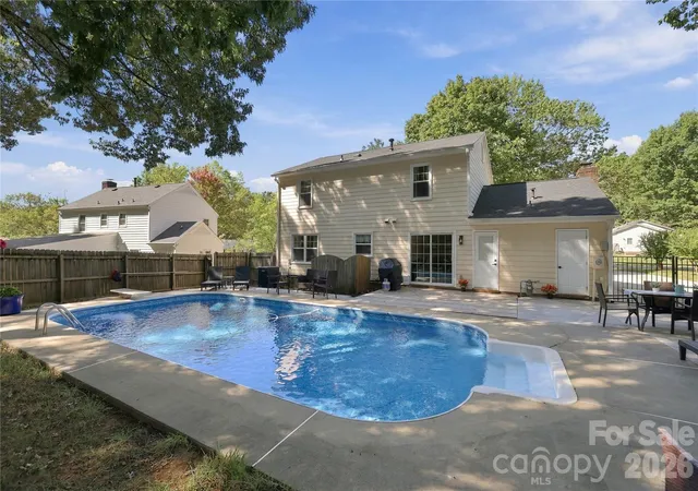 Photo 3 of Single family home for sale at 603 Winter Wood Dr, Matthews, NC 28105 | MLS# 4430174 | Listing updated on 2026-10-06