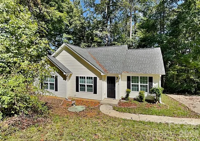 Photo 1 of Single family home for sale at 128 Julia St, Mount Holly, NC 28120 | MLS# 4430176 | Listing updated on 2026-10-02