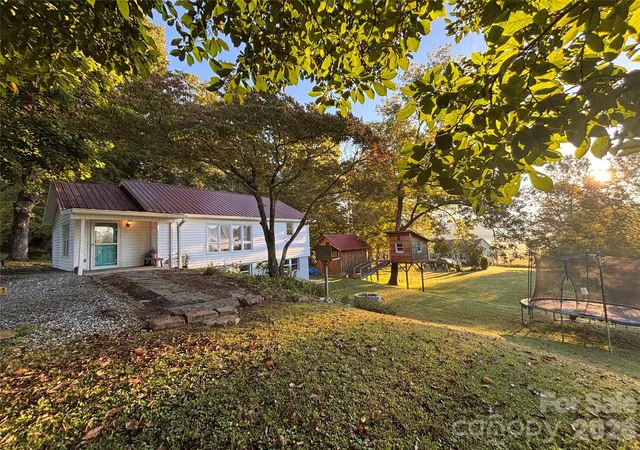 Photo 32 of Single family home for sale at 195 Whitmire Rd, Brevard, NC 28712 | MLS# 4430177 | Listing updated on 2026-10-20