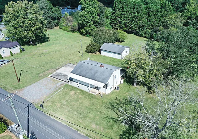 Photo 2 of Single family home for sale at 3383 Evans Dr, Connelly Springs, NC 28612 | MLS# 4430182 | Listing updated on 2026-10-02