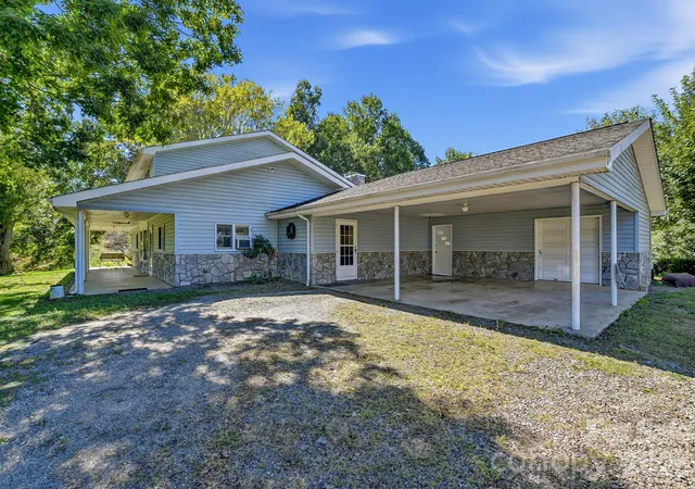 Photo 3 of Single family home for sale at 1145 Coleman Mountain Rd, Waynesville, NC 28785 | MLS# 4430183 | Listing updated on 2026-10-02