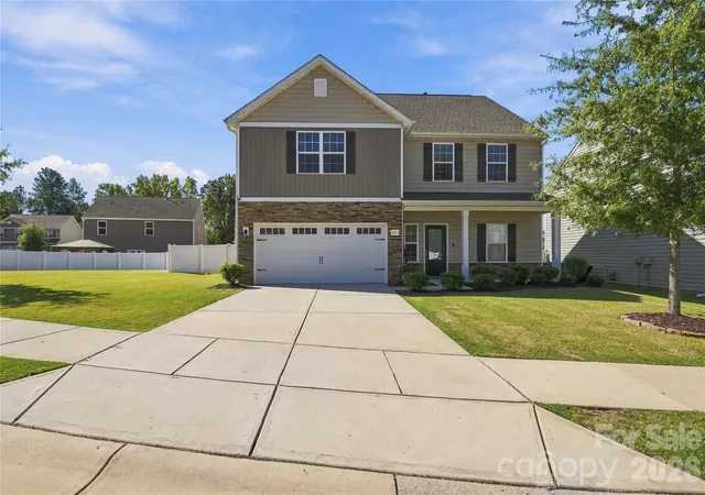 Photo 2 of Single family home for sale at 421 Maramec St, Fort Mill, SC 29715 | MLS# 4430195 | Listing updated on 2026-10-08