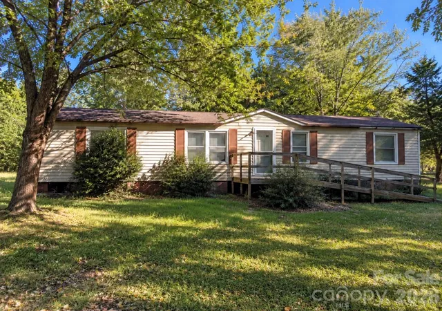 Photo 1 of Single family home for sale at 7823 High Ter Ln, Denver, NC 28037 | MLS# 4430197 | Listing updated on 2026-10-02