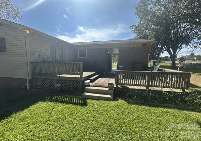 Photo 3 of Single family home for sale at 1415 Melrose Dr, Shelby, NC 28152 | MLS# 4430198 | Listing updated on 2026-10-07