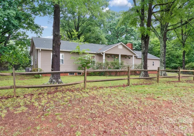 Photo 1 of Single family home for sale at 170 Scotts Crk Rd, Statesville, NC 28625 | MLS# 4430211 | Listing updated on 2026-10-04