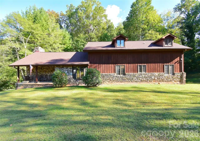 Photo 1 of Single family home for sale at 586 Justice Ridge Rd, Candler, NC 28715 | MLS# 4430213 | Listing updated on 2026-10-02