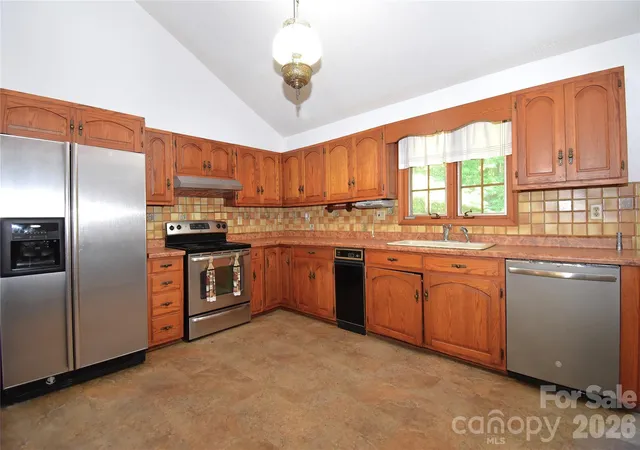 Photo 3 of Single family home for sale at 586 Justice Ridge Rd, Candler, NC 28715 | MLS# 4430213 | Listing updated on 2026-10-02