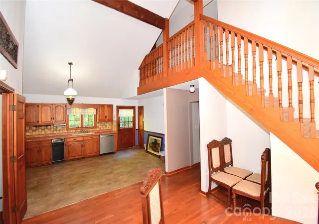 Photo 4 of Single family home for sale at 586 Justice Ridge Rd, Candler, NC 28715 | MLS# 4430213 | Listing updated on 2026-10-02
