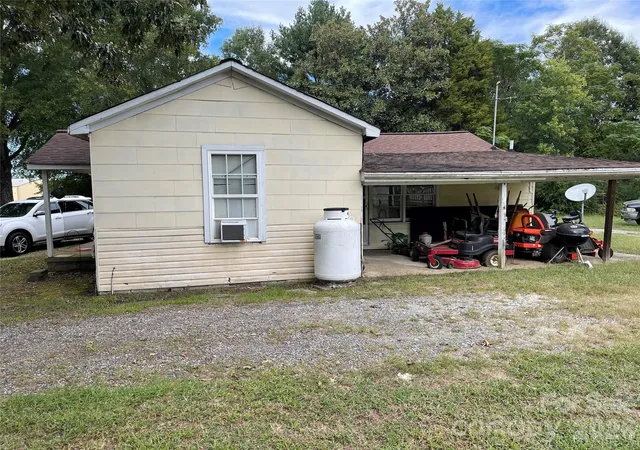 Photo 3 of Single family home for sale at 1161 Triplett Rd, Cleveland, NC 27013 | MLS# 4430216 | Listing updated on 2026-10-07
