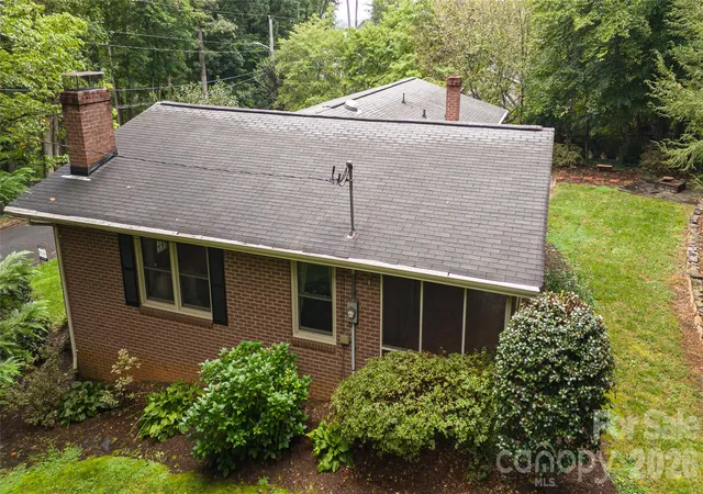 Photo 4 of Single family home for sale at 204 Sherwood Pl, Morganton, NC 28655 | MLS# 4430225 | Listing updated on 2026-10-12