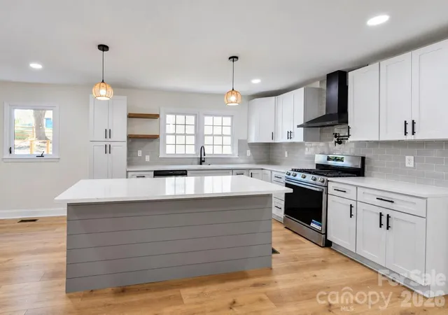 Photo 3 of Single family home for sale at 607 Willow Ln, Harrisburg, NC 28075 | MLS# 4430226 | Listing updated on 2026-10-02