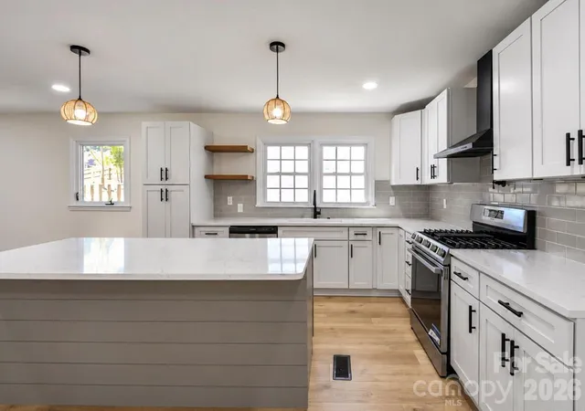 Photo 4 of Single family home for sale at 607 Willow Ln, Harrisburg, NC 28075 | MLS# 4430226 | Listing updated on 2026-10-02