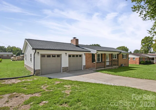 Photo 1 of Single family home for sale at 109 Colonial Dr, Kings Mountain, NC 28086 | MLS# 4430231 | Listing updated on 2026-10-08