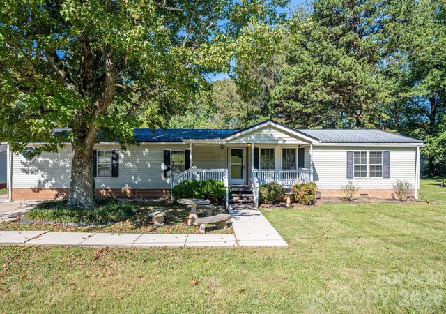 Photo 1 of Single family home for sale at 147 Finger St, Lincolnton, NC 28092 | MLS# 4430243 | Listing updated on 2026-10-08