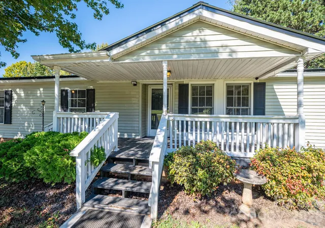 Photo 3 of Single family home for sale at 147 Finger St, Lincolnton, NC 28092 | MLS# 4430243 | Listing updated on 2026-10-08