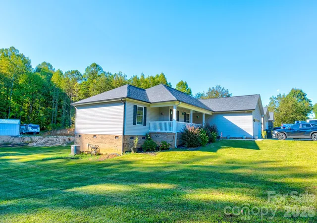 Photo 2 of Single family home for sale at 301 Delview Dr, Cherryville, NC 28021 | MLS# 4430244 | Listing updated on 2026-10-02