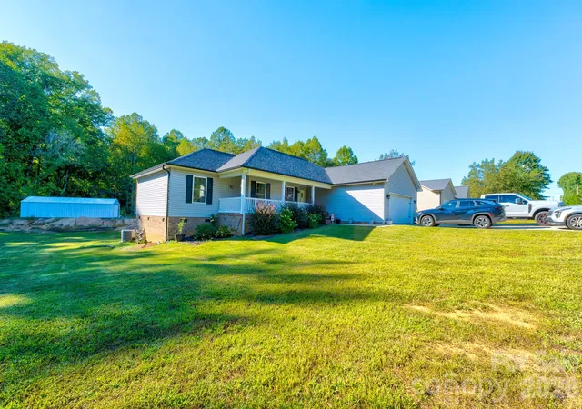 Photo 3 of Single family home for sale at 301 Delview Dr, Cherryville, NC 28021 | MLS# 4430244 | Listing updated on 2026-10-02
