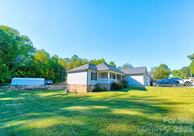Photo 3 of Single family home for sale at 301 Delview Dr, Cherryville, NC 28021 | MLS# 4430244 | Listing updated on 2026-10-02