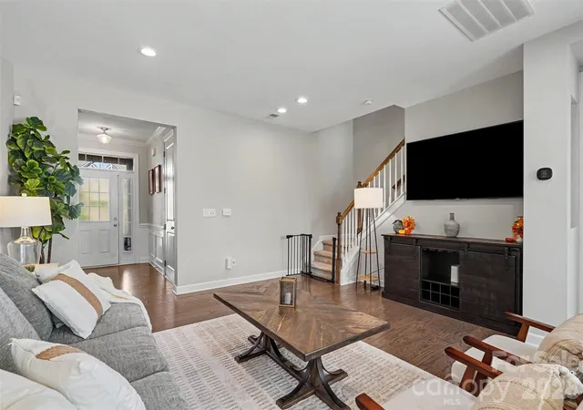 Photo 4 of Townhouse for sale at 5624 Garrow Glen Rd, Charlotte, NC 28278 | MLS# 4430247 | Listing updated on 2026-10-01