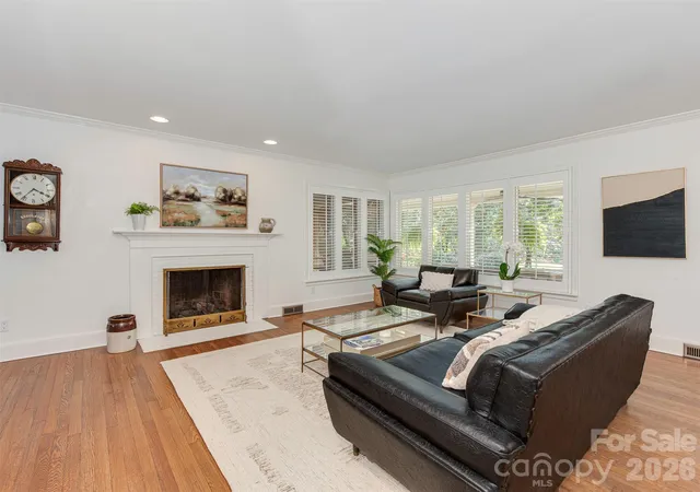 Photo 3 of Sale Pending at 723 Romany Rd, Charlotte, NC 28203 | MLS# 4430250 | Listing updated on 2026-10-08