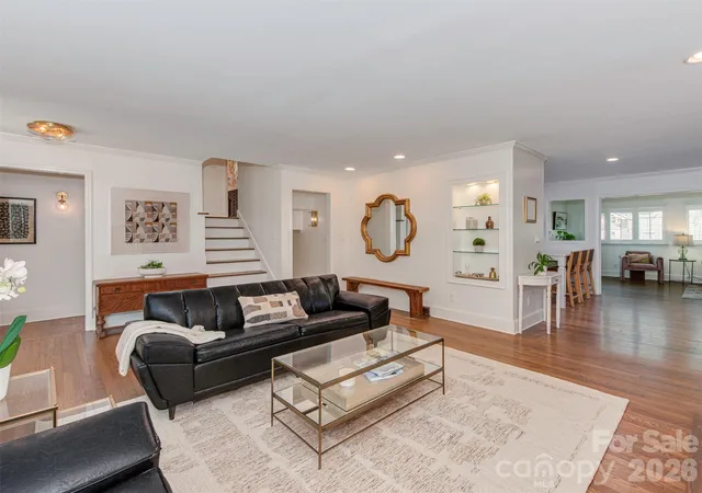Photo 4 of Sale Pending at 723 Romany Rd, Charlotte, NC 28203 | MLS# 4430250 | Listing updated on 2026-10-08