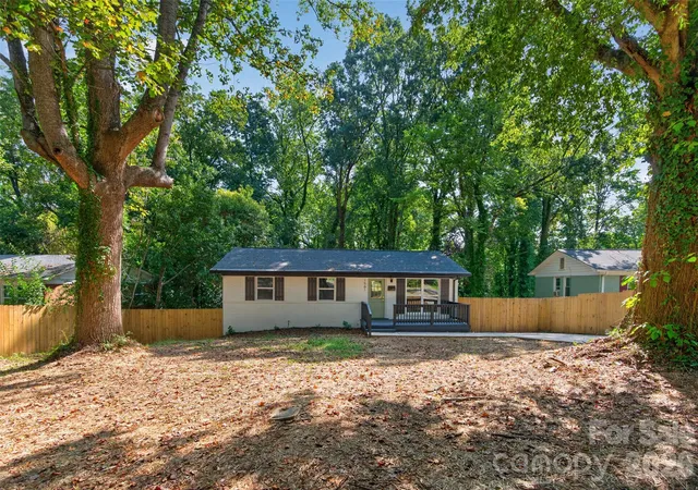 Photo 1 of Single family home for sale at 1561 Westdale Dr, Charlotte, NC 28208 | MLS# 4430262 | Listing updated on 2026-10-03