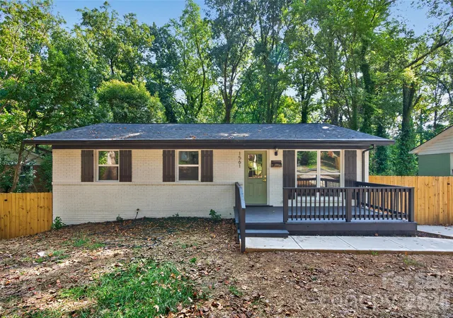 Photo 1 of Single family home for sale at 1561 Westdale Dr, Charlotte, NC 28208 | MLS# 4430262 | Listing updated on 2026-10-03