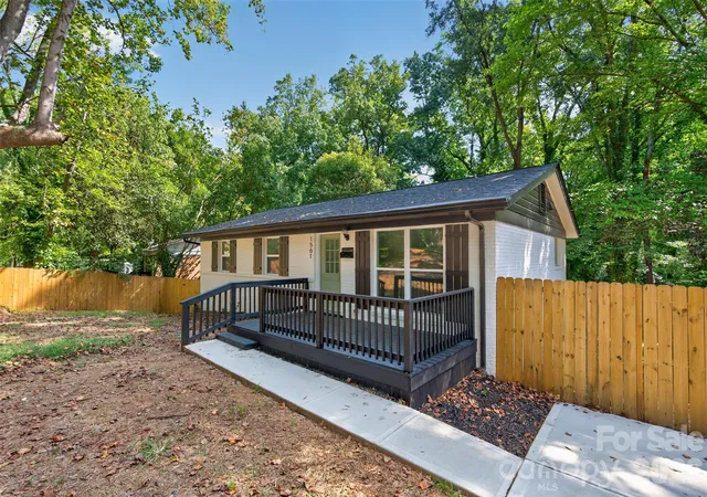 Photo 2 of Single family home for sale at 1561 Westdale Dr, Charlotte, NC 28208 | MLS# 4430262 | Listing updated on 2026-10-03