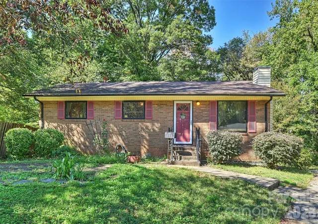 Photo 1 of Single family home for sale at 808 Davenport St, Charlotte, NC 28208 | MLS# 4430283 | Listing updated on 2026-10-21