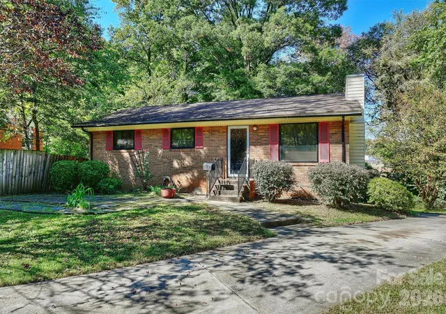 Photo 3 of Single family home for sale at 808 Davenport St, Charlotte, NC 28208 | MLS# 4430283 | Listing updated on 2026-10-21