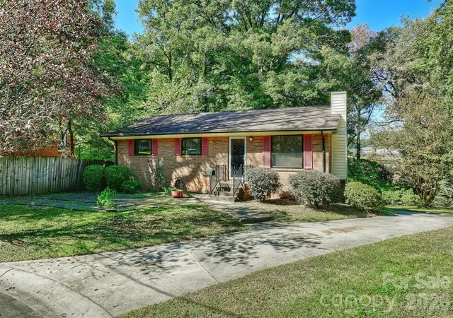 Photo 4 of Single family home for sale at 808 Davenport St, Charlotte, NC 28208 | MLS# 4430283 | Listing updated on 2026-10-21