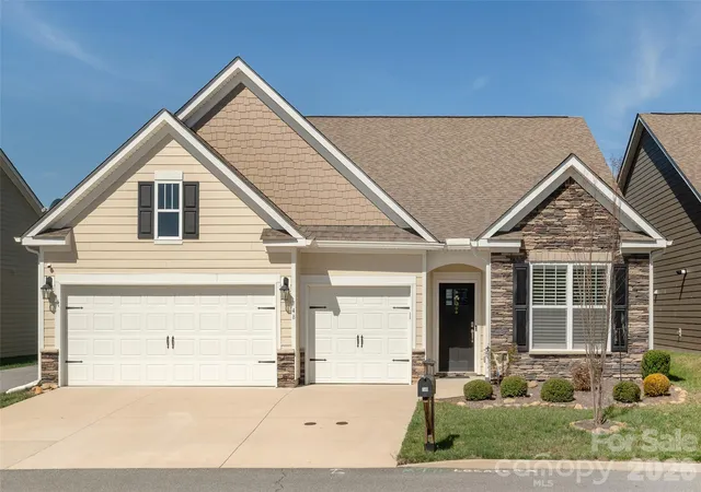 Photo 2 of Single family home for sale at 748 Summerfield Pl, Flat Rock, NC 28731 | MLS# 4430286 | Listing updated on 2026-10-03