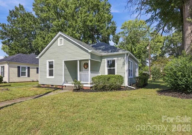 Photo 2 of Single family home for sale at 1006 W C St, Kannapolis, NC 28081 | MLS# 4430307 | Listing updated on 2026-10-01