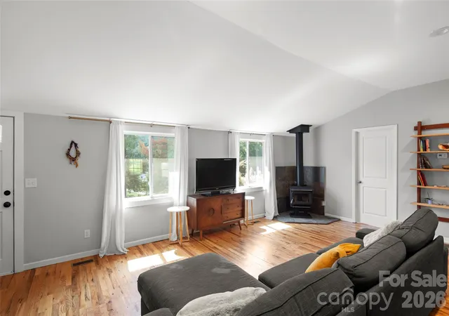 Photo 2 of Single family home for sale at 28 Long Cvs Rd, Candler, NC 28715 | MLS# 4430311 | Listing updated on 2026-10-02