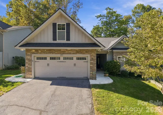 Photo 1 of Townhouse for sale at 220 Waterside Dr, Hendersonville, NC 28791 | MLS# 4430320 | Listing updated on 2026-10-10