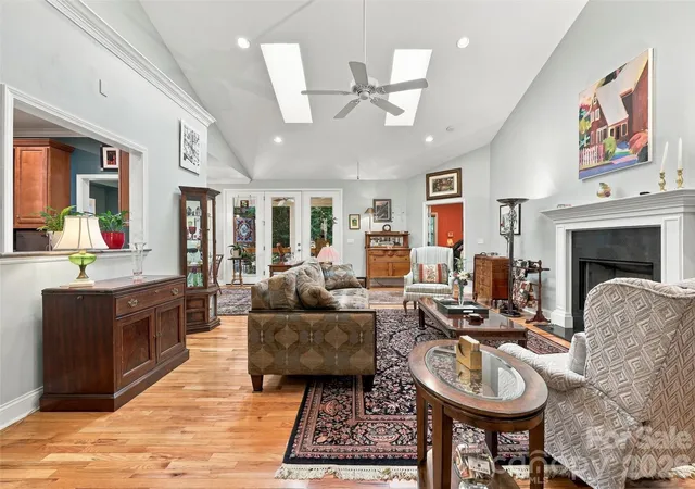 Photo 3 of Townhouse for sale at 220 Waterside Dr, Hendersonville, NC 28791 | MLS# 4430320 | Listing updated on 2026-10-10