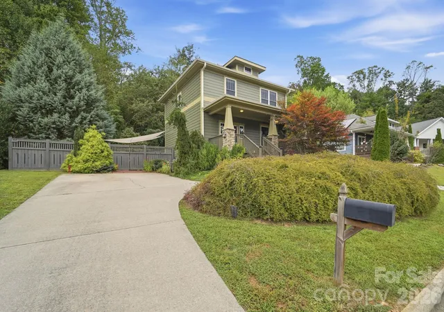 Photo 4 of Single family home for sale at 128 Estelle Park Dr, Asheville, NC 28806 | MLS# 4430324 | Listing updated on 2026-10-04